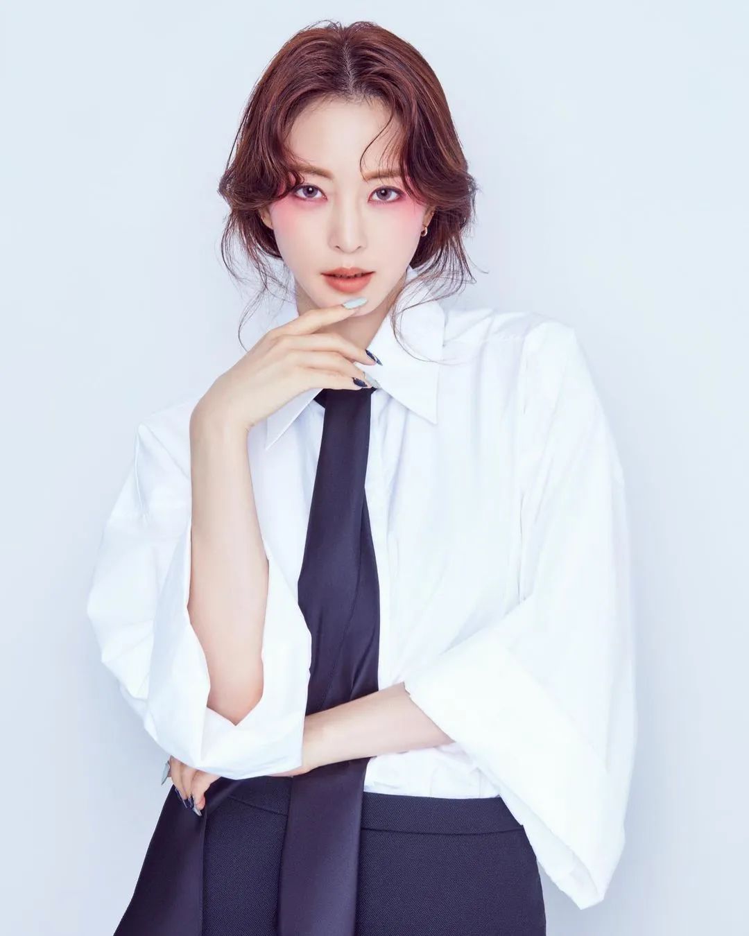 张雨绮春晚首秀土上3.9亿热搜哈哈哈！大胸妹穿衣真没救了吗…