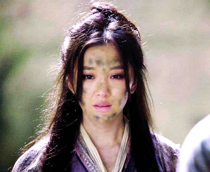 《倚天屠龙记》有七人练过“降龙十八掌”，其中一人武功胜过郭靖