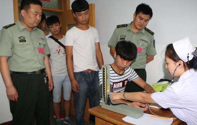 大学生参军入伍，退伍证的10大用处，想参军要提前了解