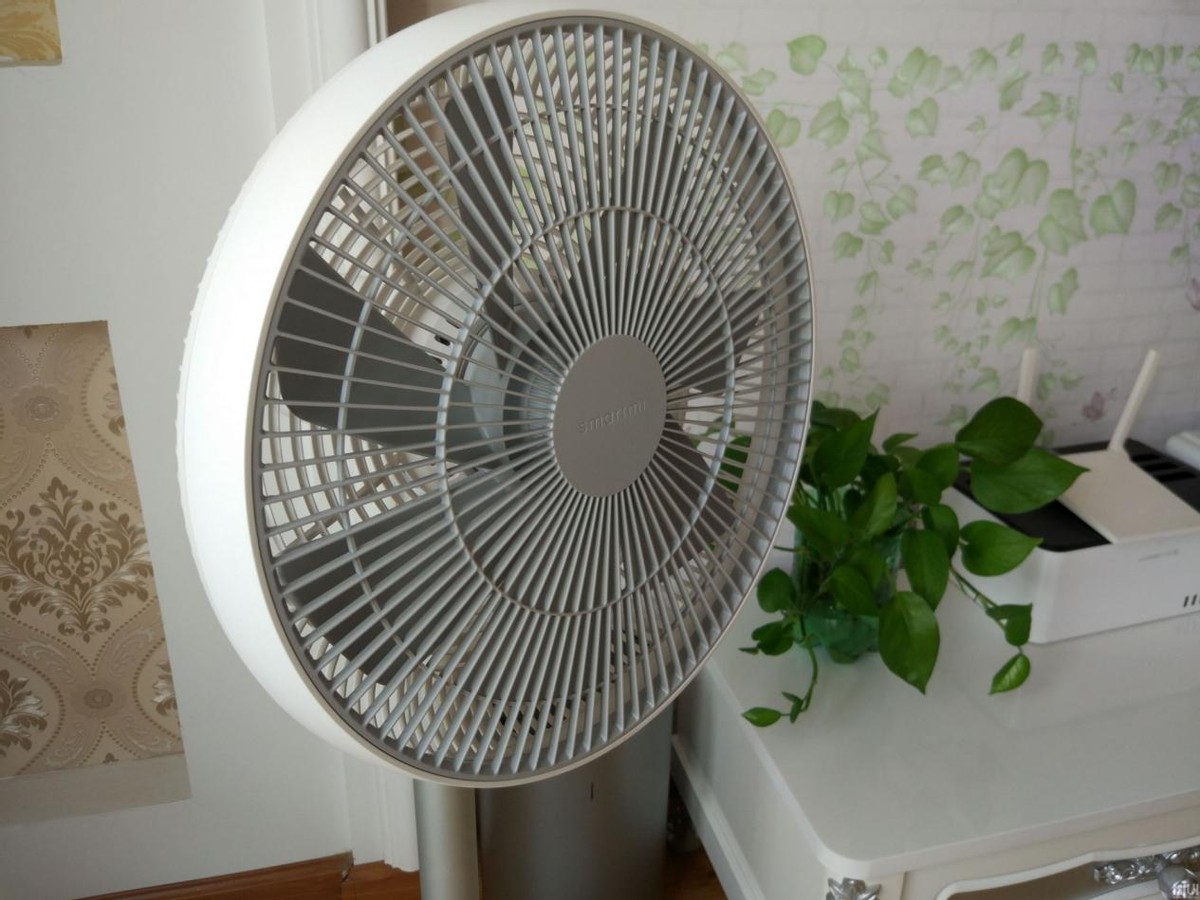 河南某高校宿舍没空调，学生中暑晕倒，留学生待遇引起争议