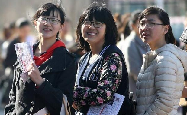 谁说高考结束就轻松了？考生要准备“两证三考”，上大学才更轻松