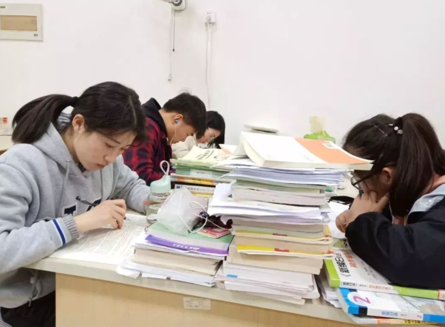 部分高校传来“坏消息”，考研党不淡定了，直呼我们太难了