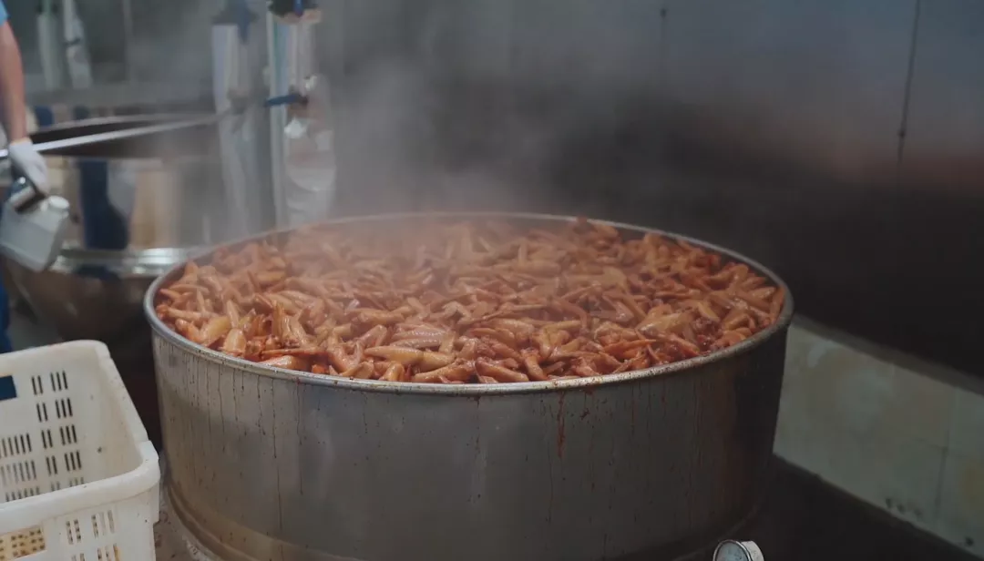 62岁温州商人做大岳父家产业，进薇娅、李佳琦直播间，年销一亿