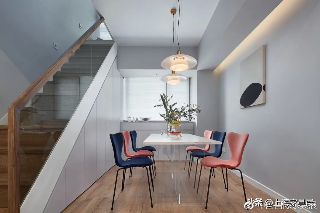 爱马仕橙+蓝跳色，这个150㎡的极简家充满了时尚与活力