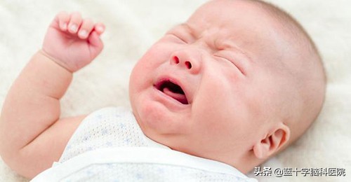 新生儿多哭、易醒、吐奶 要警惕脑积水的可能