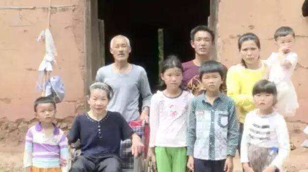 江西女孩高考712分，名校毕业却17年不工作，还生了6个孩子