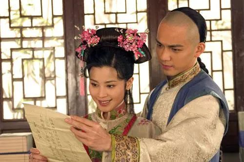 史上最经典的10首情诗，一首一个名句，比“我爱你”强一百倍