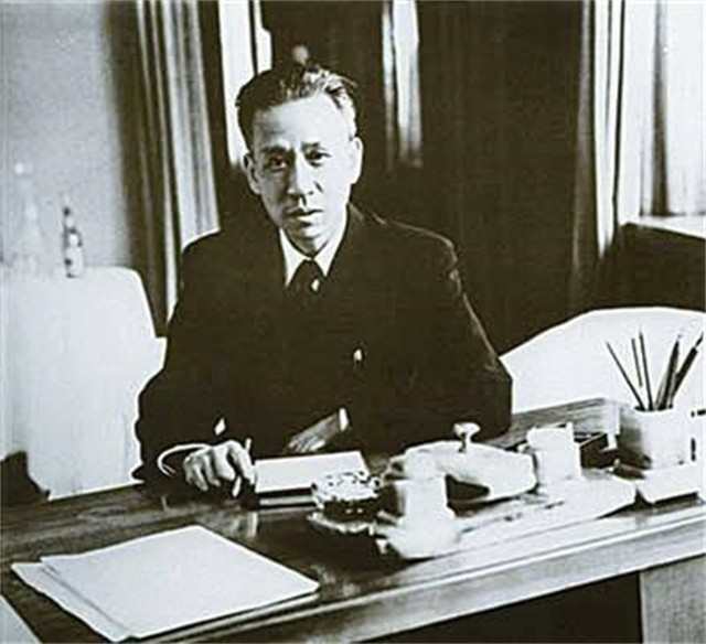 毛主席1956年就提出《论十大关系》，为何直到20年后才首次发表？