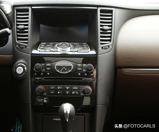 英菲尼迪FX37 3.7L V6实拍，让宝马X5/Q7吃灰的异类，售价79.9万