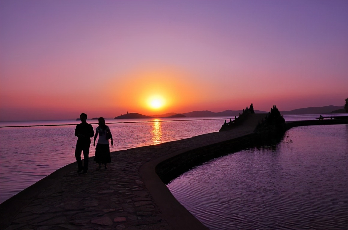 看夕阳西下的心情句子(夕阳西下的唯美句子，日落朋友圈心情短语)