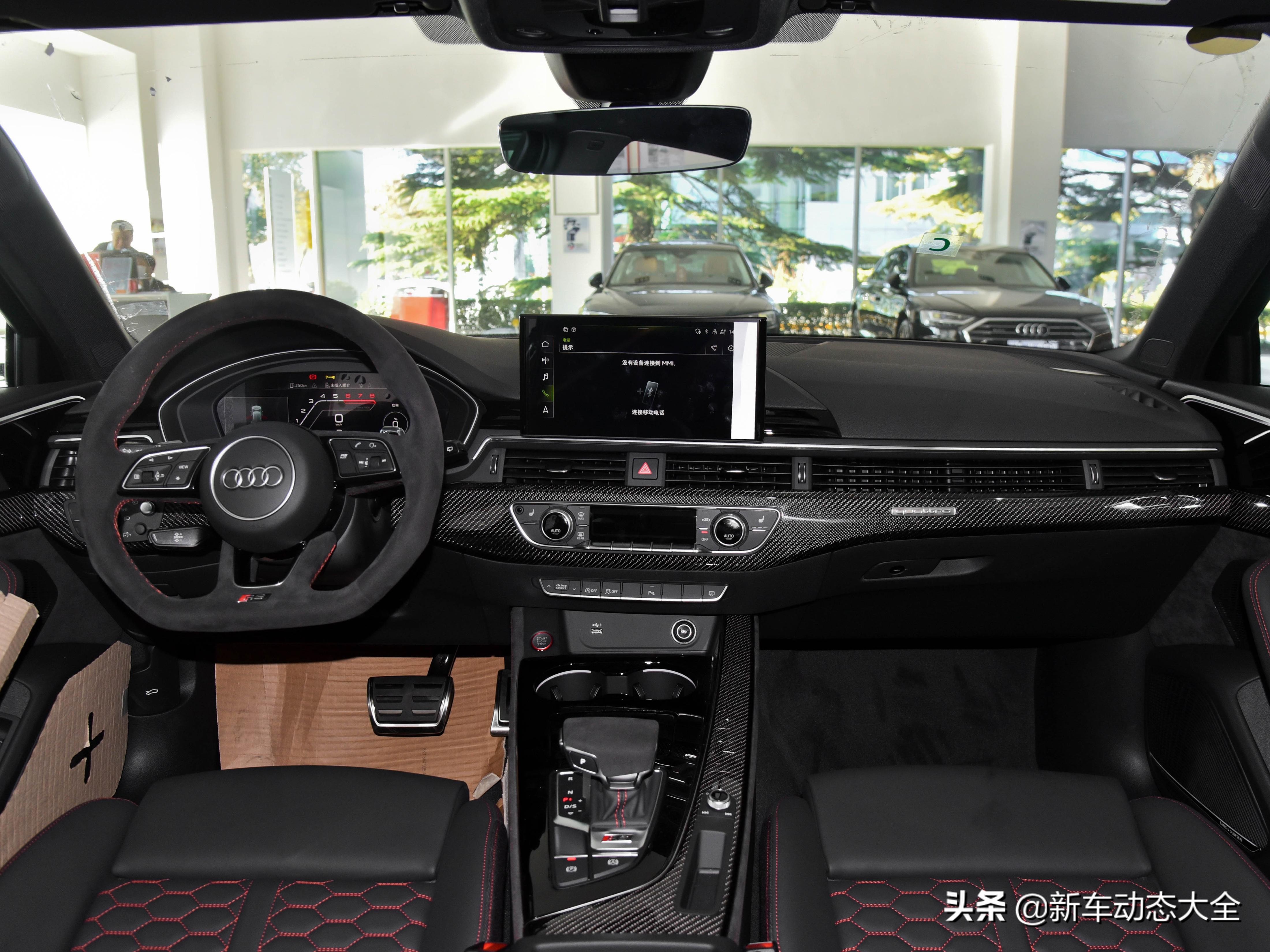 奥迪rs4后面能装货