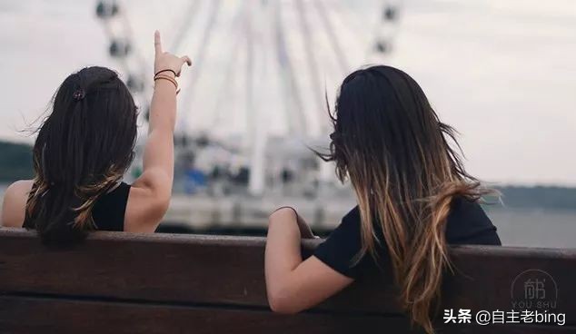 父母去世，姐姐都没回来看一眼：有些亲人，比想象中的更“狠毒”