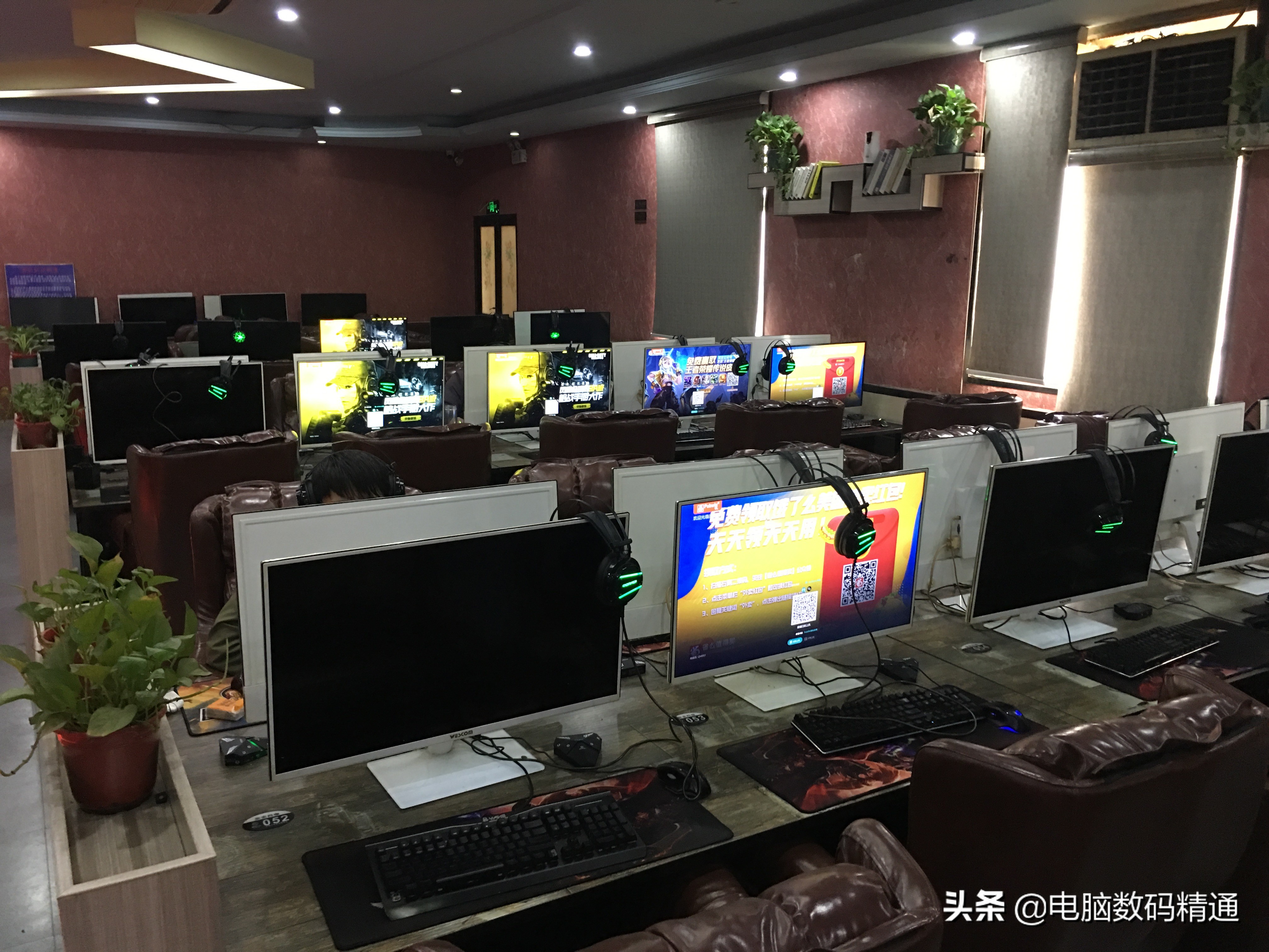 网吧里的电脑为何经常出现开机无信号？网管喊重启电脑已无效了