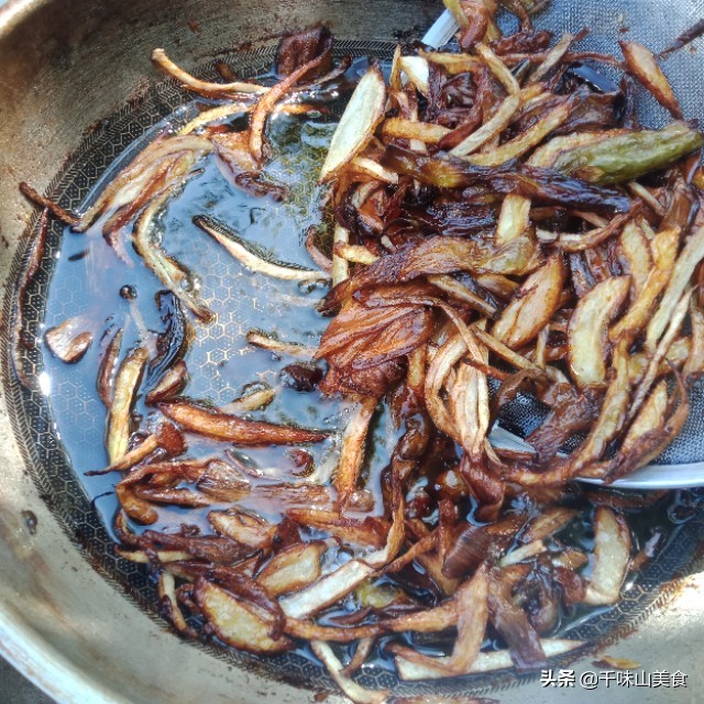 厨师长教你在家熬葱油，酒店大厨用的明油，炒菜好吃就是香的原因