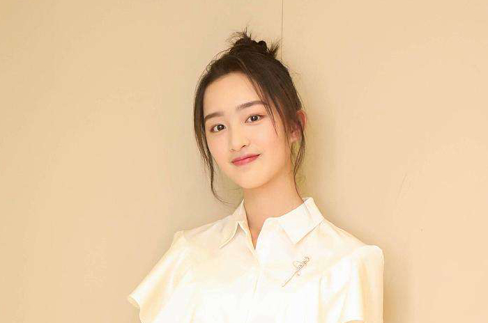 人气近期暴涨的十大00后女明星，张子枫欧阳娜娜赵今麦位列三甲