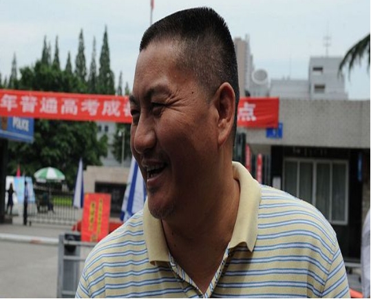 ​高考钉子户，54岁大叔高考25次，年入百万就想圆梦川大