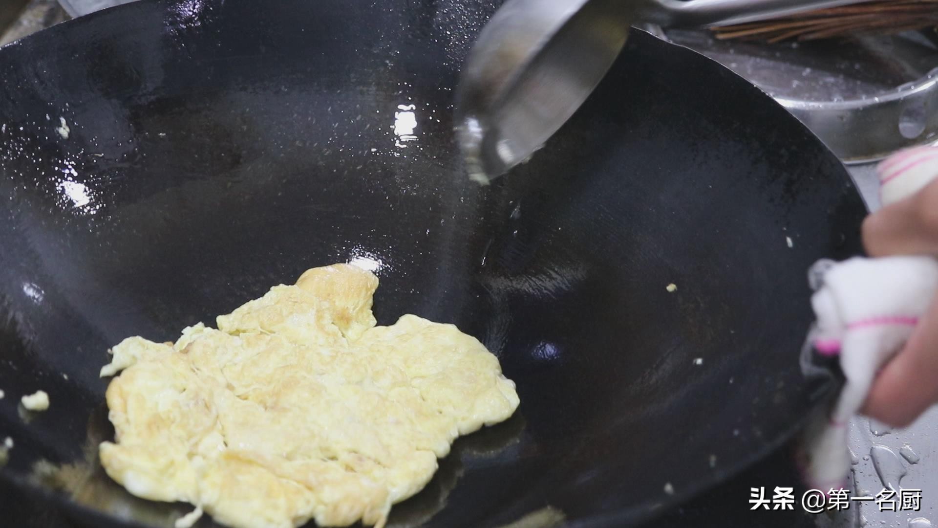 西葫芦炒鸡蛋怎么做好吃（这个做法脆嫩鲜香又营养）