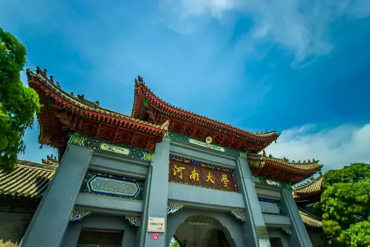 郑州留学机构排行榜：聚焦河南大学郑州校区两座标志性大楼