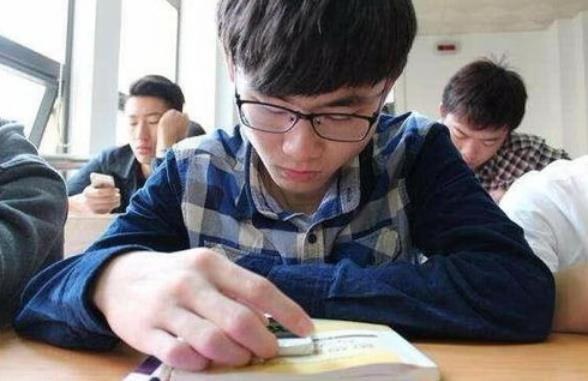 山东一女大学生火了，学习娱乐“两不误”？自创三位一体式学习法