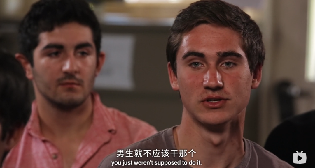 当我在哭泣时，我是“尼洋”，男孩飞到性别歧视。如何打电话给男人