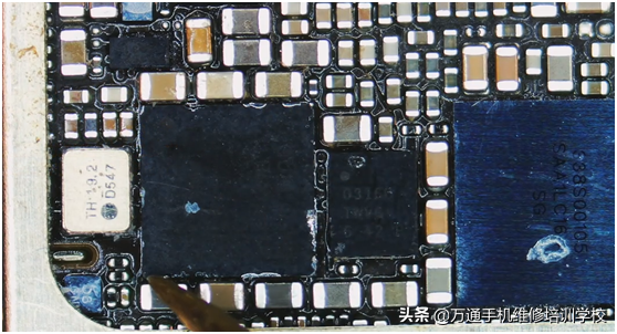 iPhone7手机突然无服务了，师傅换一个成本几毛钱的小元件搞定