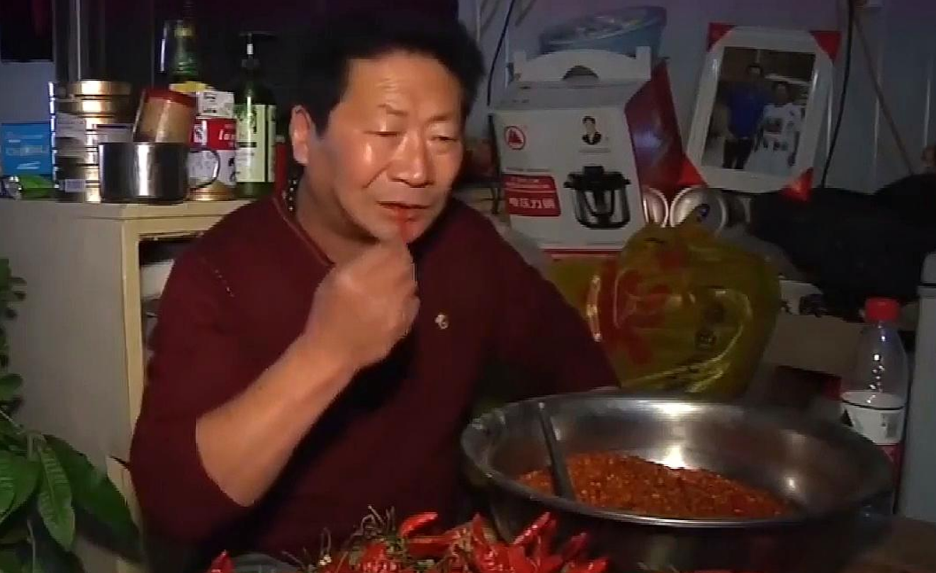 中国辣王破世界纪录，一颗就能辣死大象的魔鬼椒，李永志吃了32颗