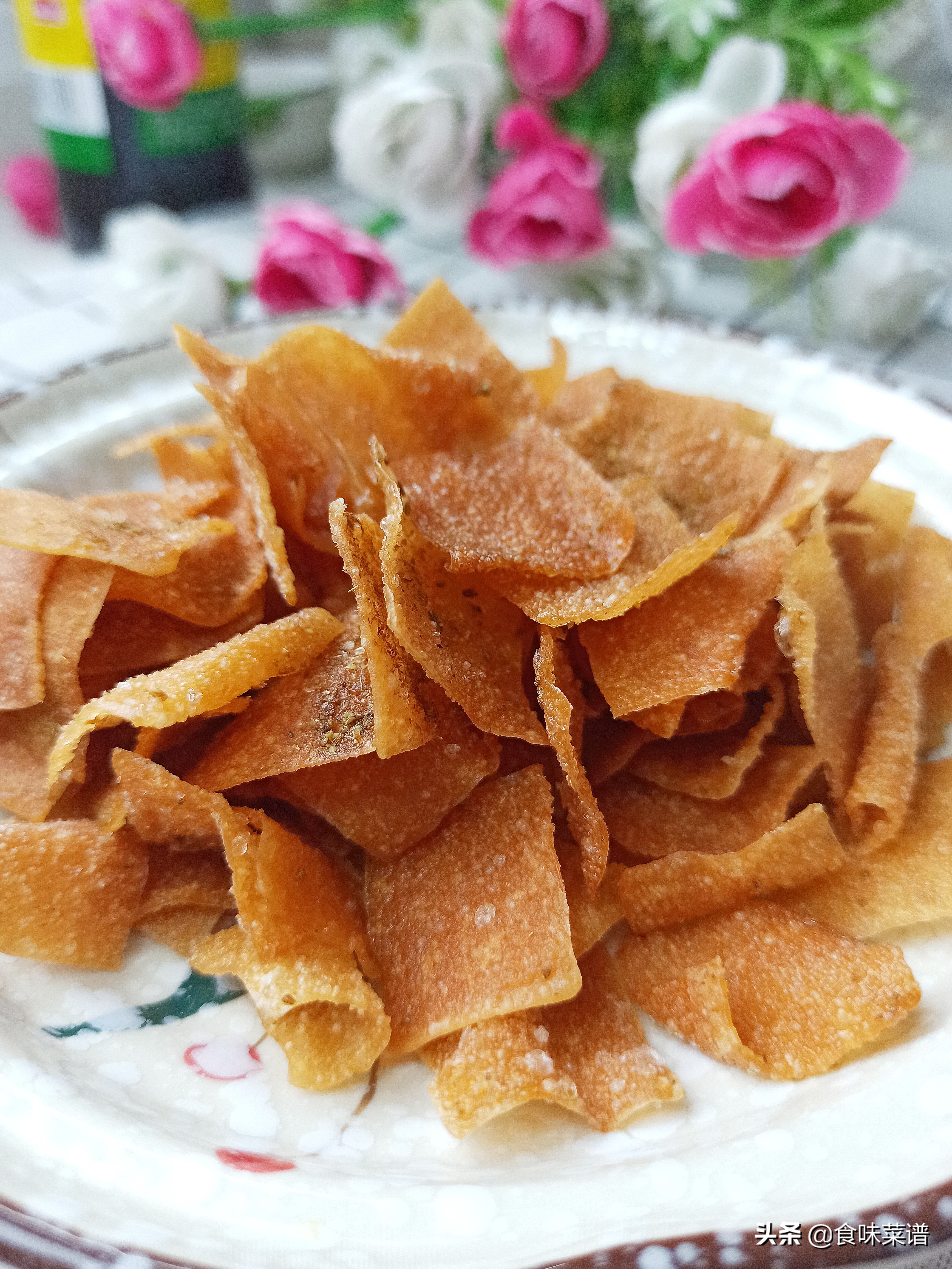 剩下的馄饨皮别浪费，教你一个新吃法，酥脆可口，出锅秒变小零食