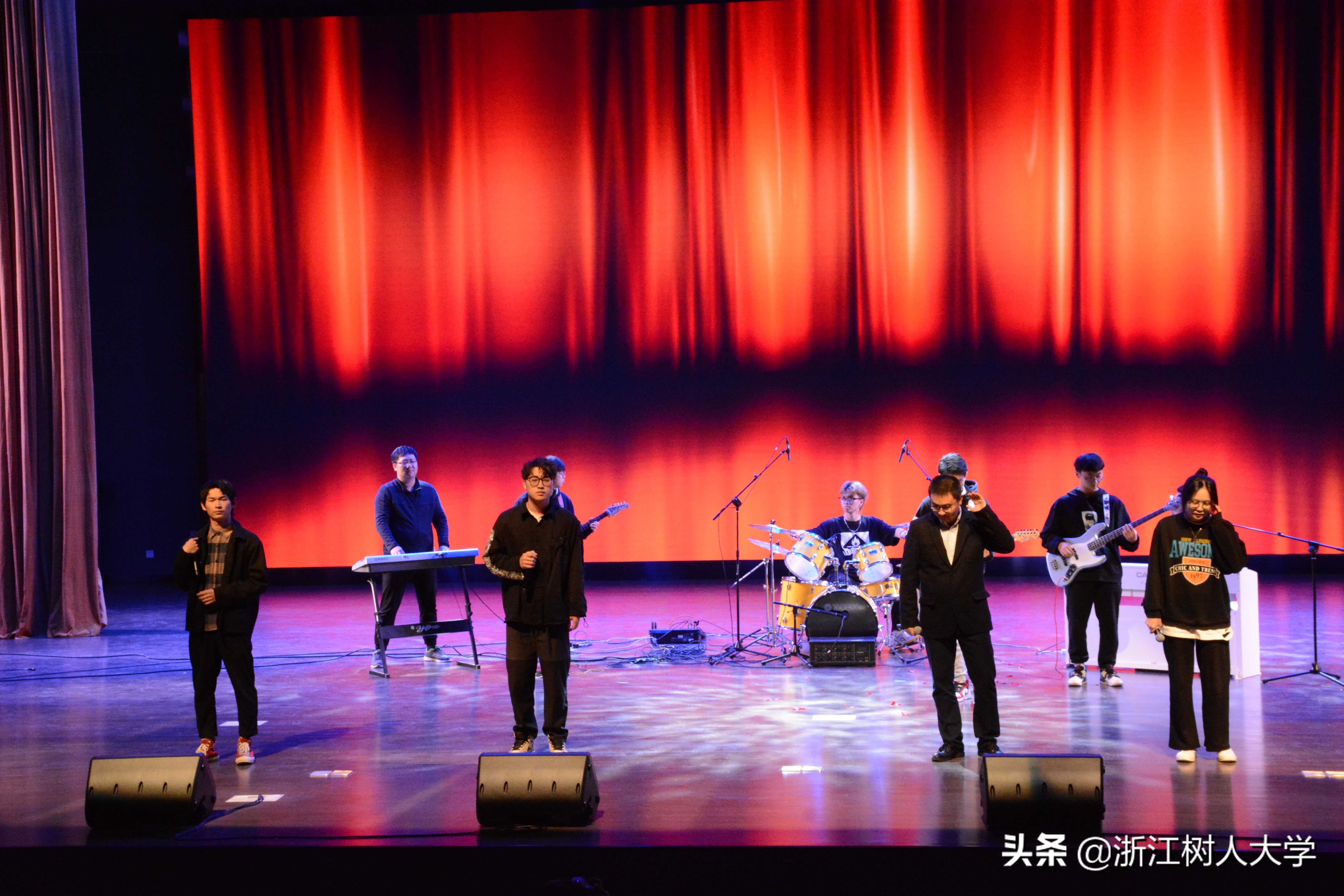 我校艺术学院举行建院20周年庆典活动暨迎新文艺汇演