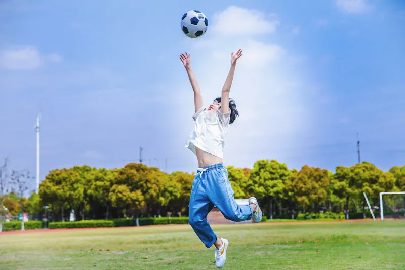 为什么很多男人迷恋世界杯(体育成为高中招生记分科目！为什么世界更偏爱喜欢运动的孩子？)