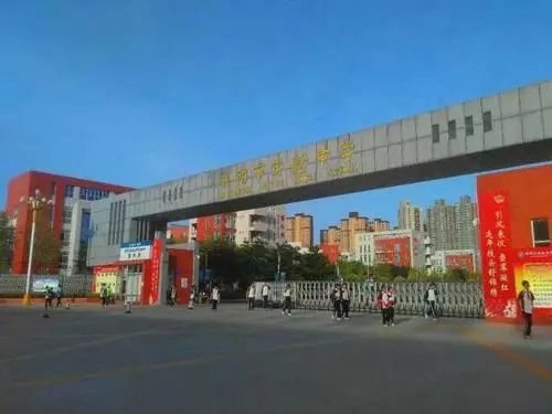 2021年咸阳高考成绩，秦汉、实验和彩虹几个中学对比分析