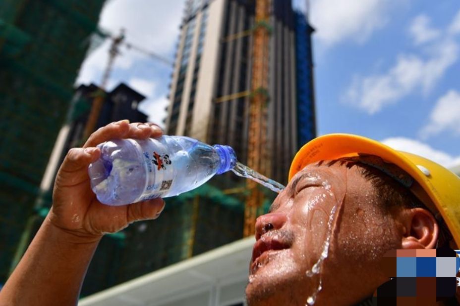 夏天气温37度就很热,科威特70度什么感觉?室外站上10分钟会怎样