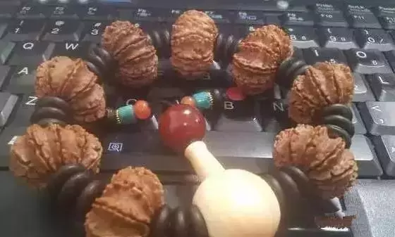 文玩市场骗局,骗的就是你啊!这几样东西千万别靠近!