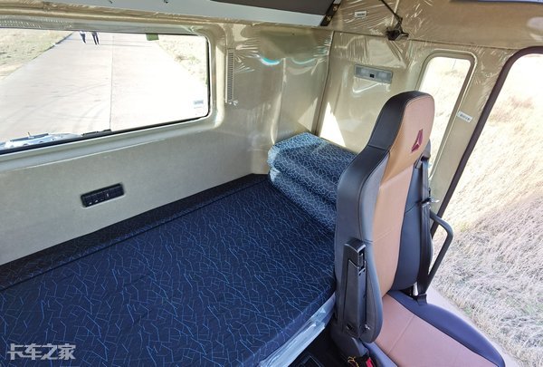 2020款重汽汕德卡牵引车配超高顶驾驶室，售价45万元值吗？