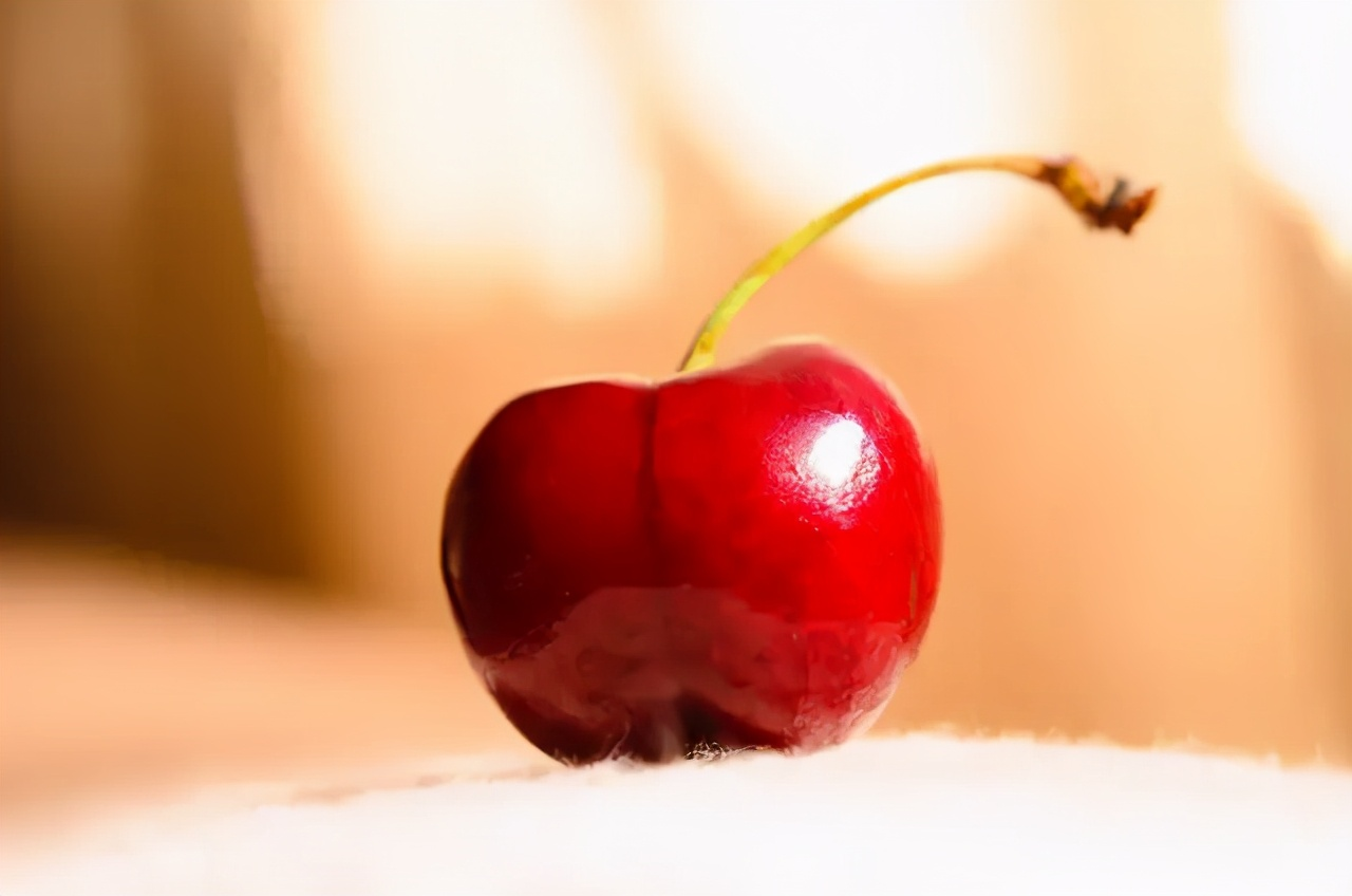 都知道,葡萄的英文是grape,那“提子”的英文是啥?