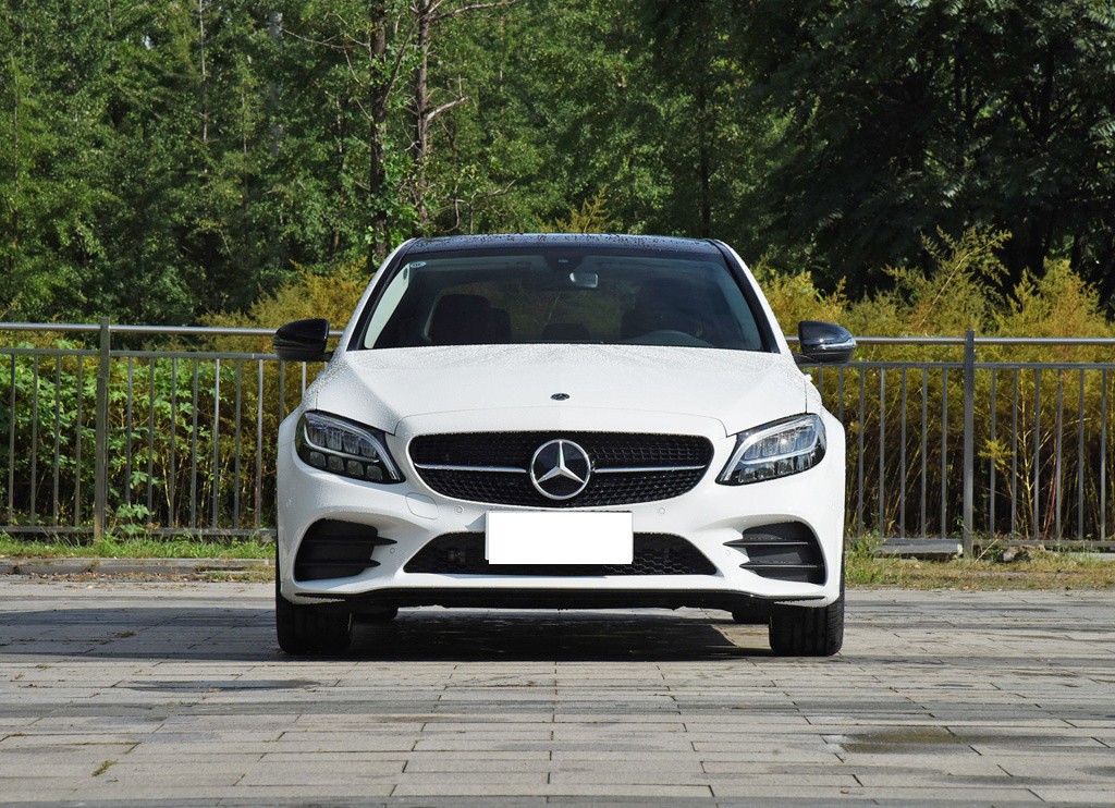 奔驰大降价，C级配184马力+9AT，30万可落地，抄底还是等新款？