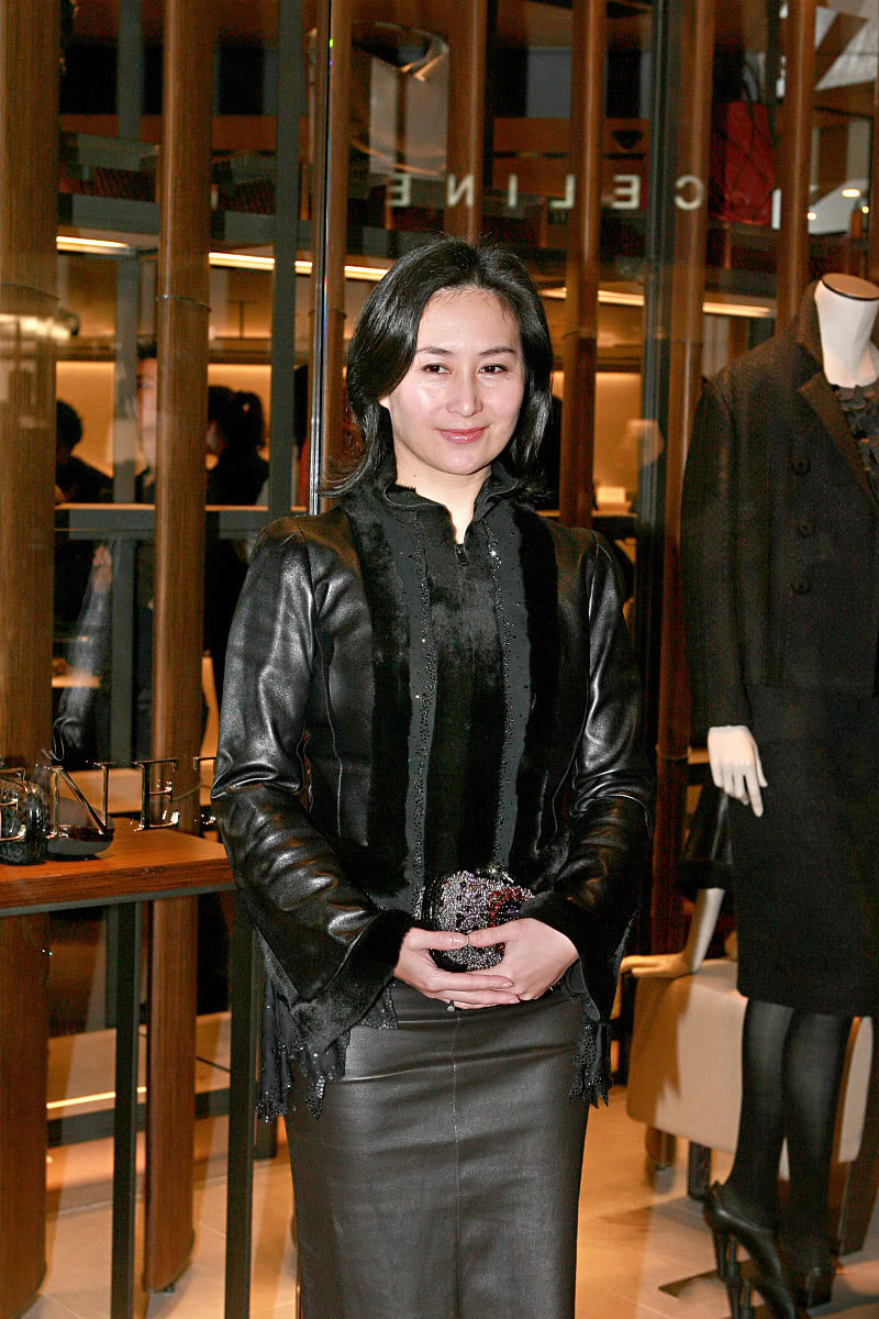 从富豪千金到商业精英,看澳门赌王何鸿燊之女何超琼的传奇人生