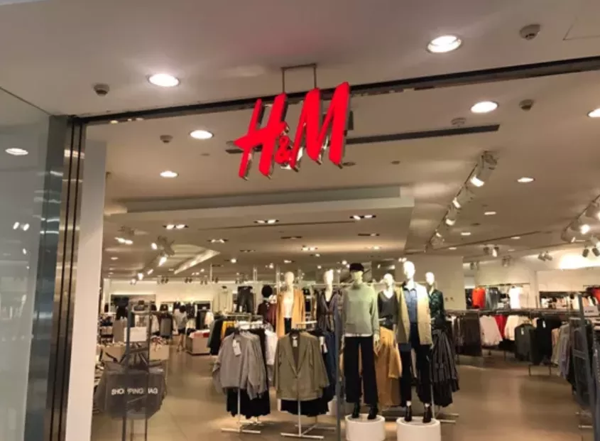 被官媒痛骂,一夜凉透!在中国年赚74亿的H&M,为何非要作死