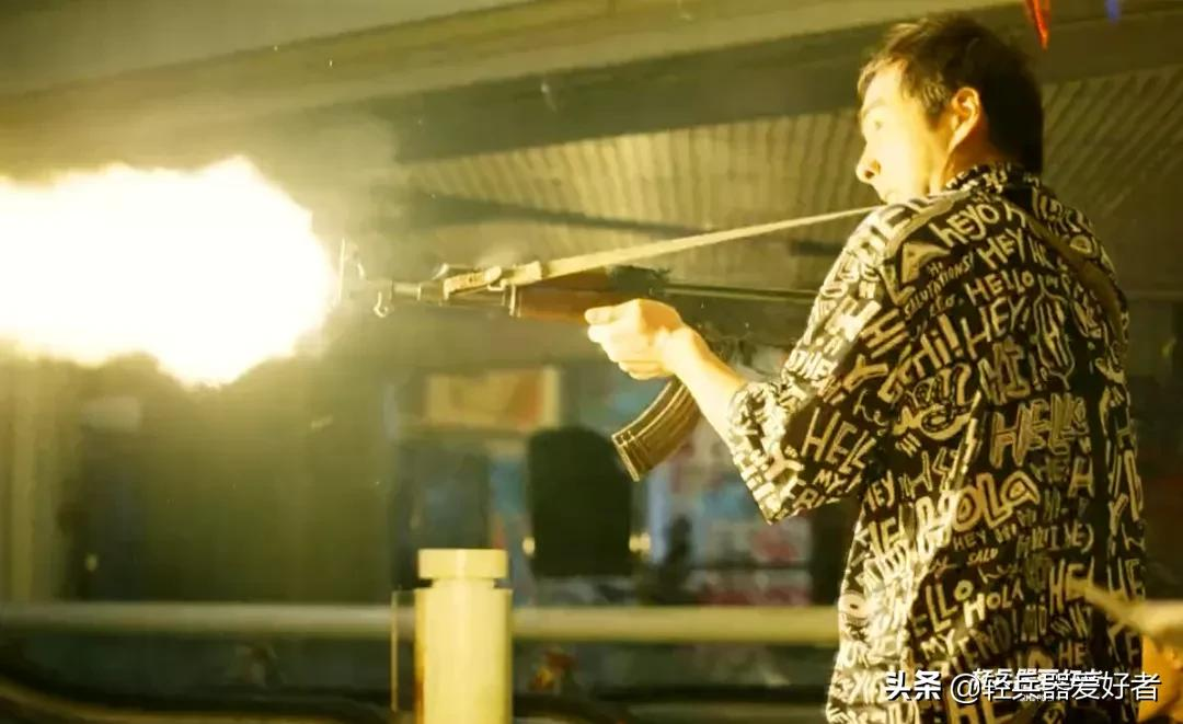 谢霆锋甄子丹主演的《怒火重案》里都用什么武器？