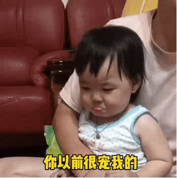 情侣之间甜甜的表情包：要亲亲才能睡着