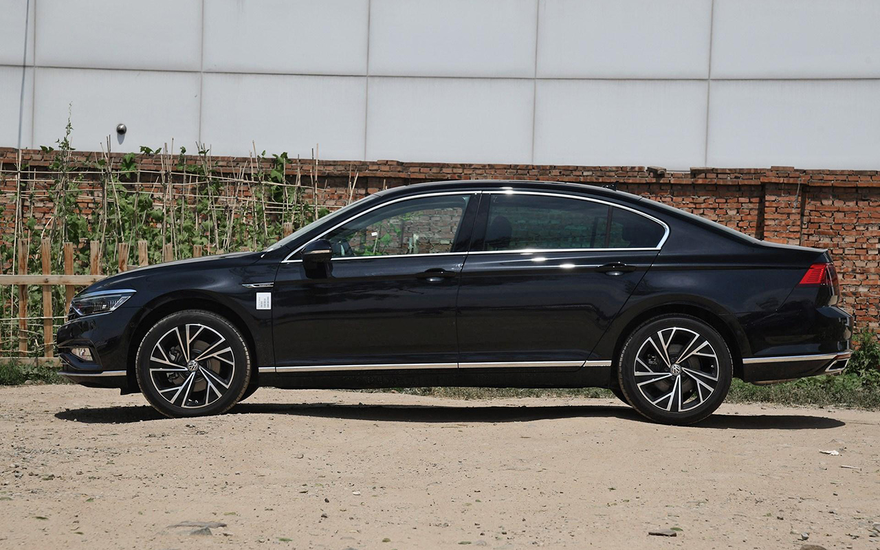 曾经的中型车销量冠军，现在优惠4-5万，大众迈腾还能买吗？