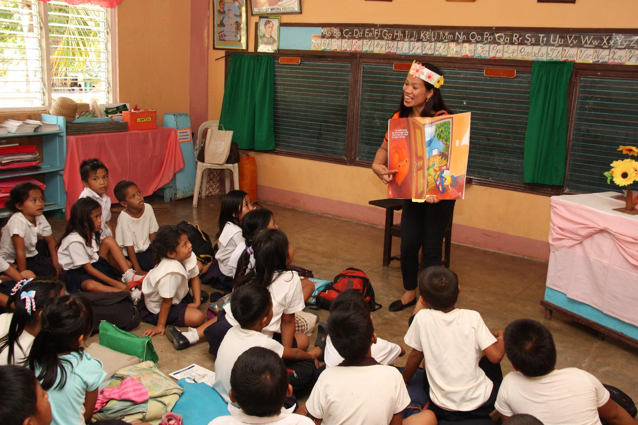 为什么那么多非英语国家的外教在中国教英语？他们的口音标准吗？