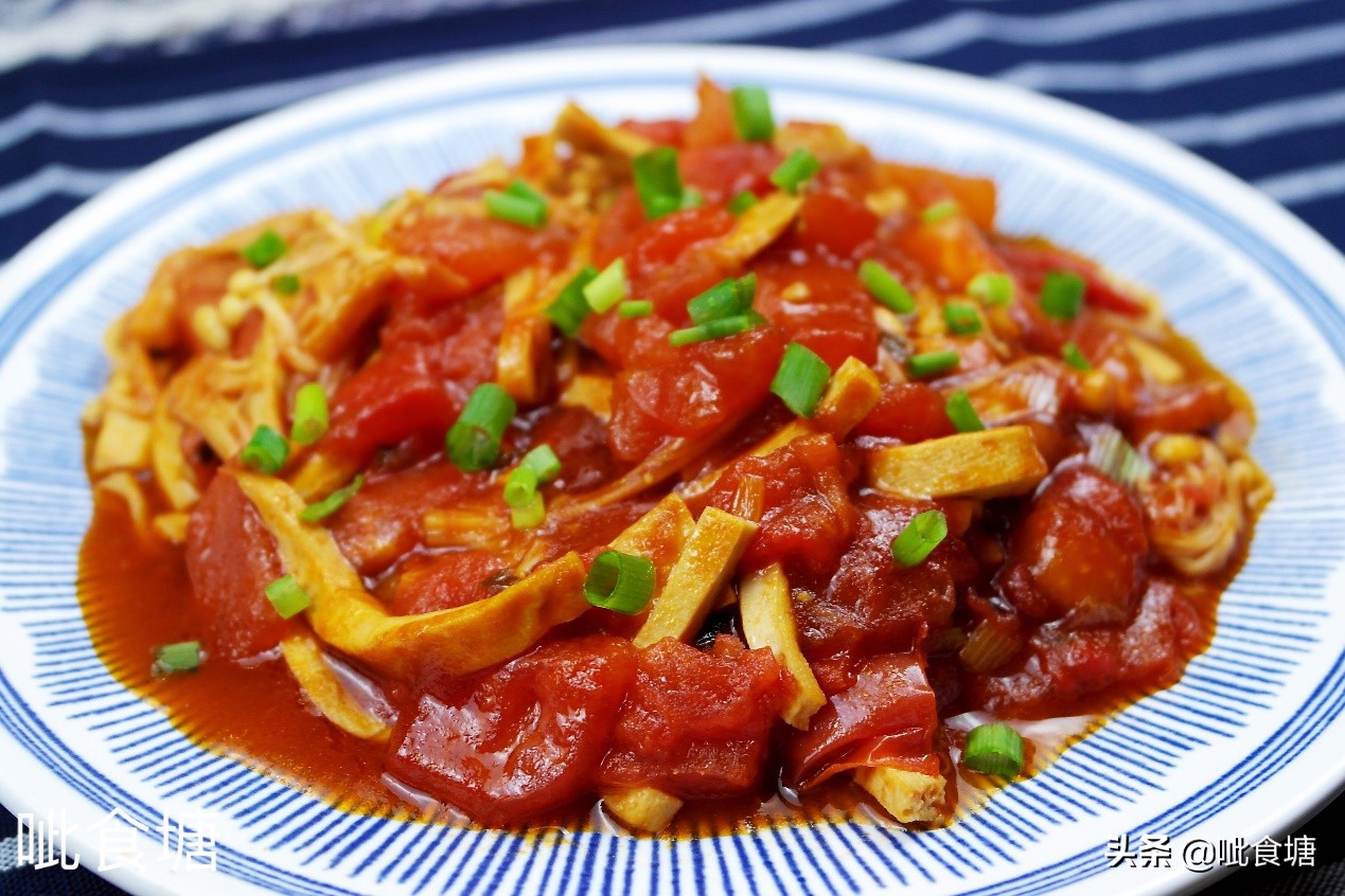 番茄金针菇这么炒，香味扑鼻，儿子爱吃，我家常做，十分钟做一盘