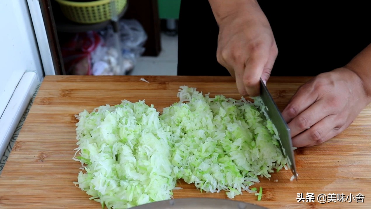 这才是萝卜丸子的正确做法，外酥里软，营养又好吃，方法超简单