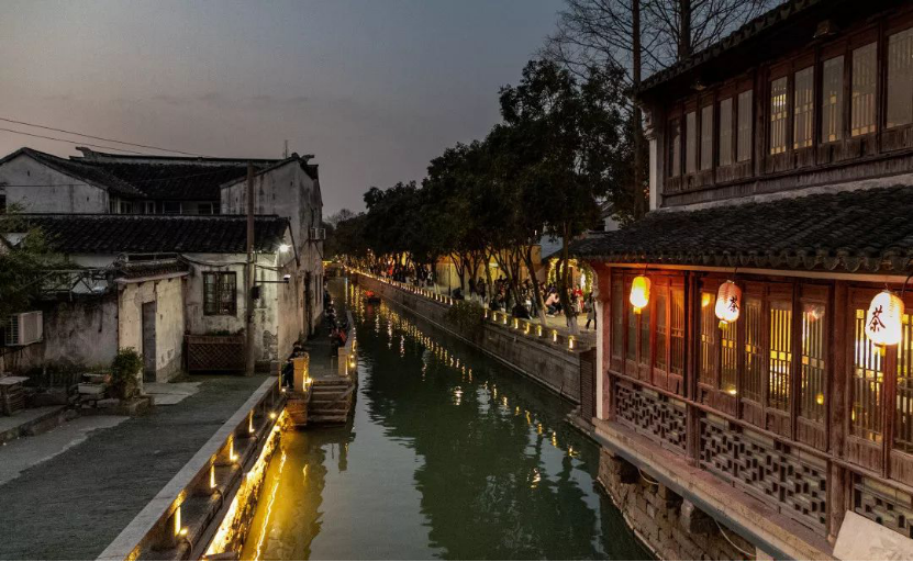 火了！江苏“高颜值”大学：坐拥空调宿舍，出门就是地铁，小龙虾吃到爽！