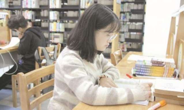 大学“挂科率”很高的4个专业，学霸也招架不住，补考比考试还难