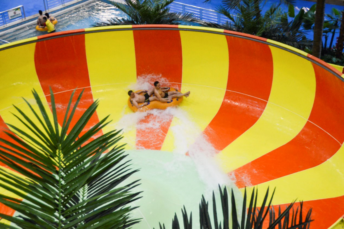 快来英杰水上欢乐王国"与水狂欢"