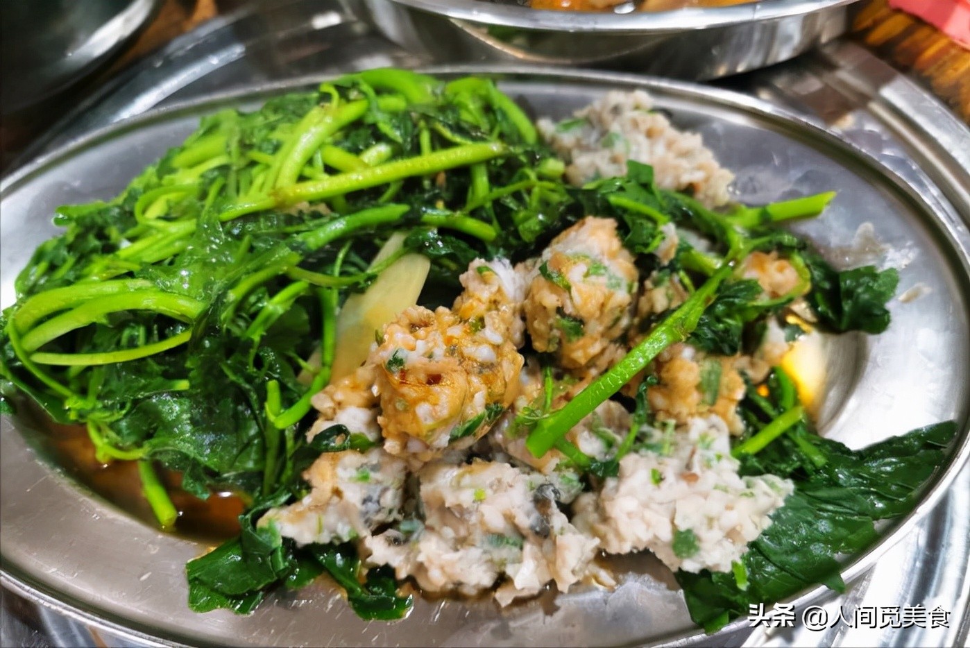 广东偏僻小镇上的大排档，焖苦瓜和煎酿三宝不错，有儿时的味道