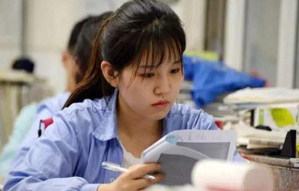 只因选了“天坑”专业，华师大研究生毕业后，无奈在市场摆摊