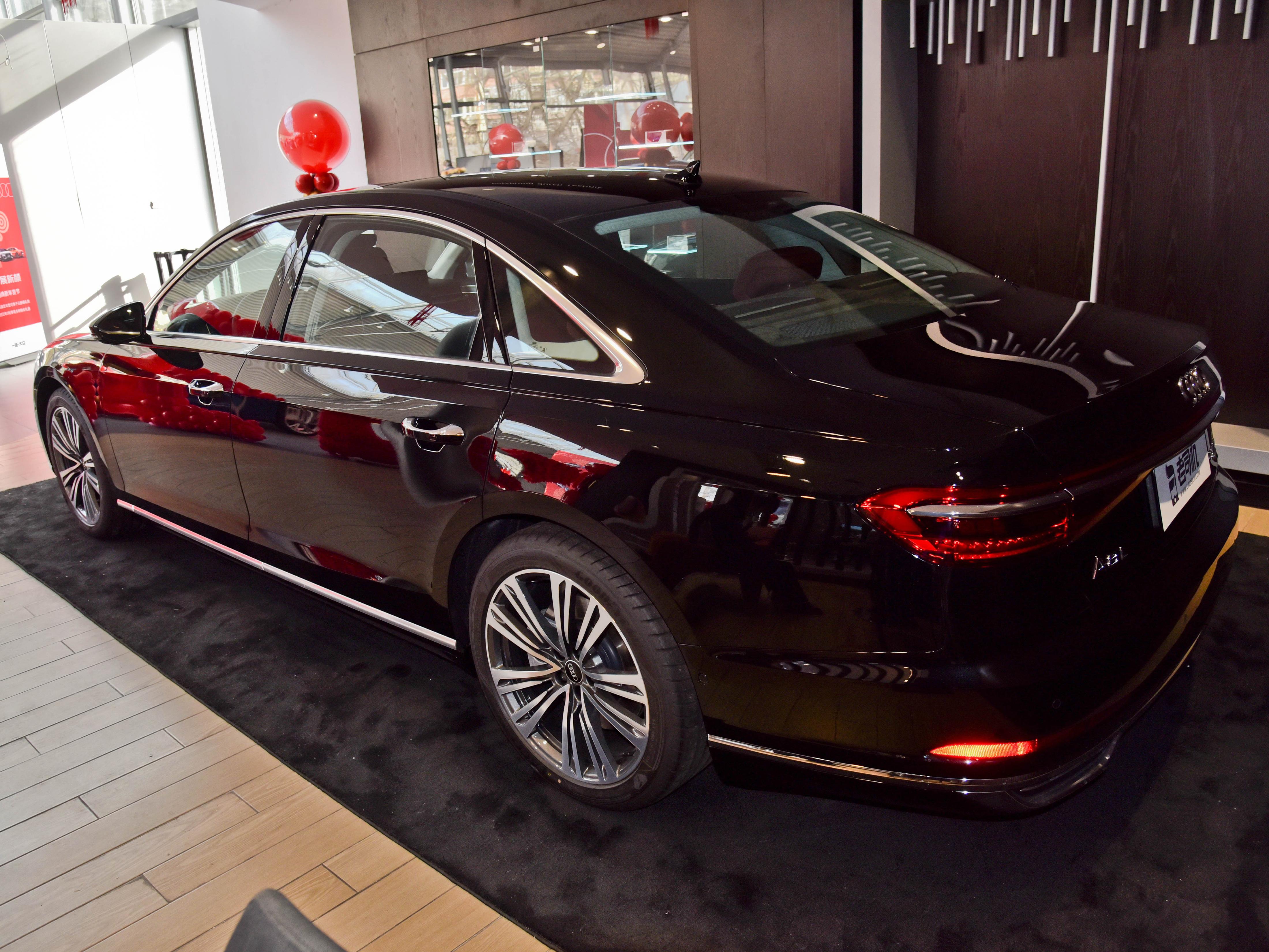 进口旗舰级豪华轿车,四座独立大空间气场顶级,带你看奥迪a8