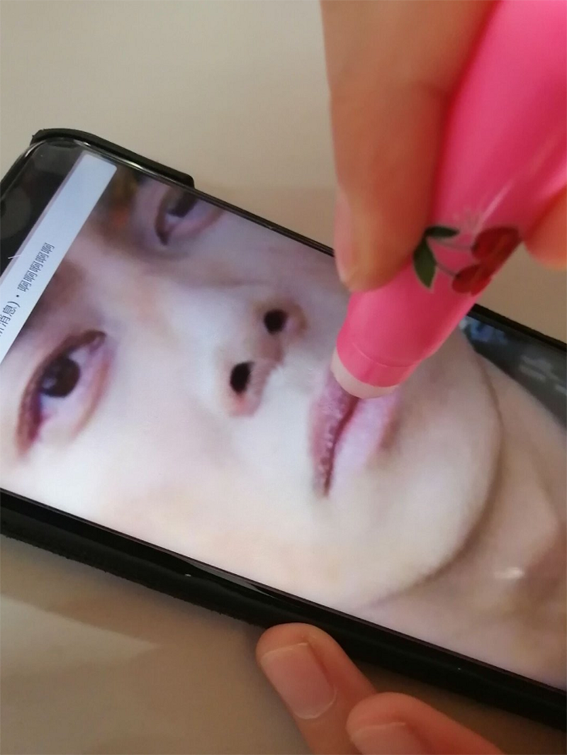 帅哥的嘴，金银花露兑白水，但看李易峰的嘴巴后，就不再这样想了